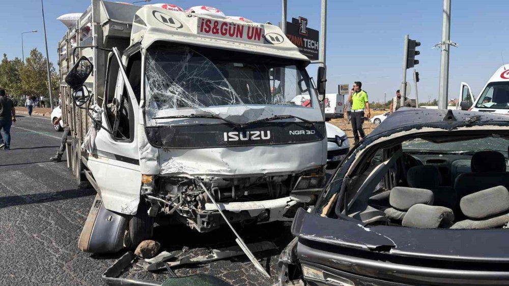 Diyarbakır’da freni patlayan kamyon dehşet saçtı: 10 kişi yaralandı