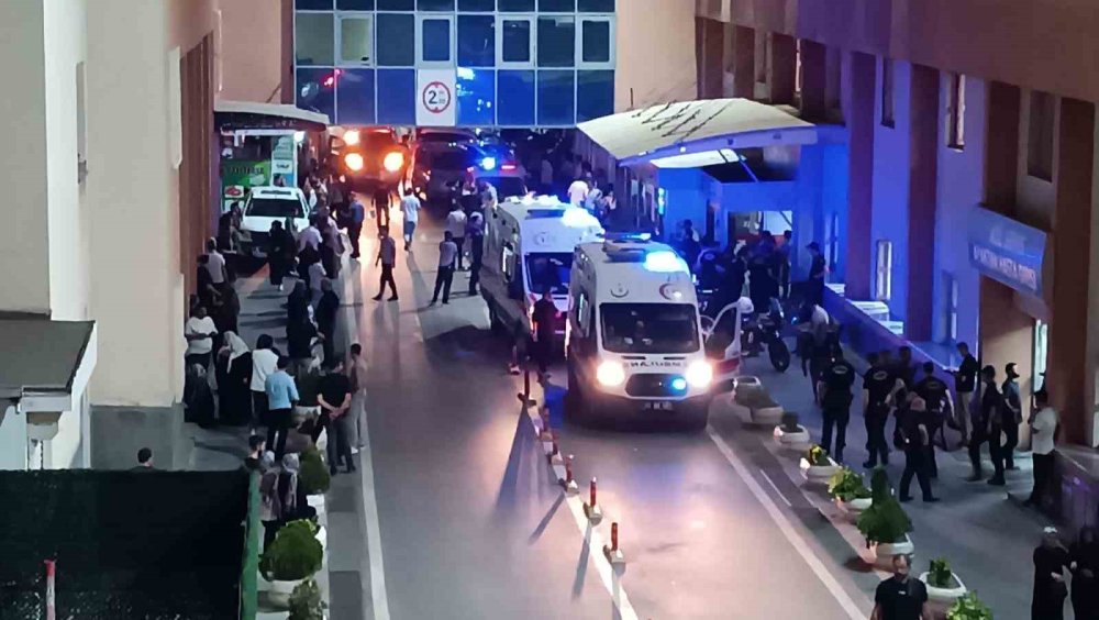 Trafik kazası sonrası bıçaklı kavga: 2 yaralı