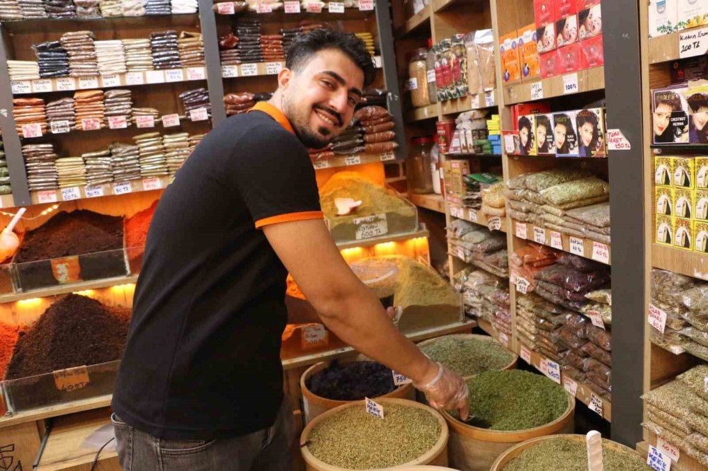 Yaptığı özel karışımla bin bir derde deva oluyor