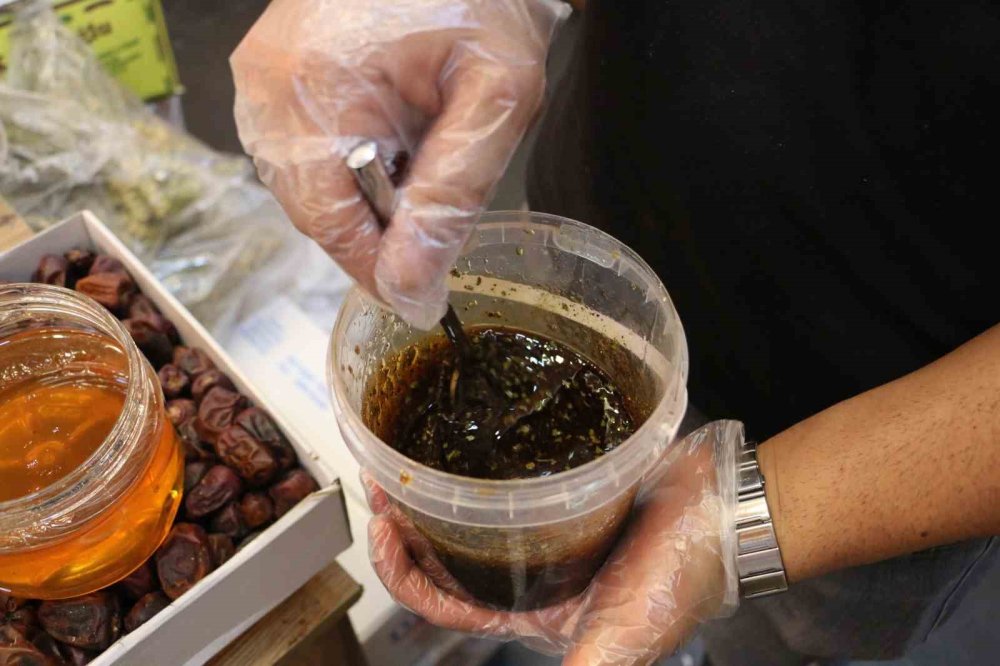 Yaptığı özel karışımla bin bir derde deva oluyor