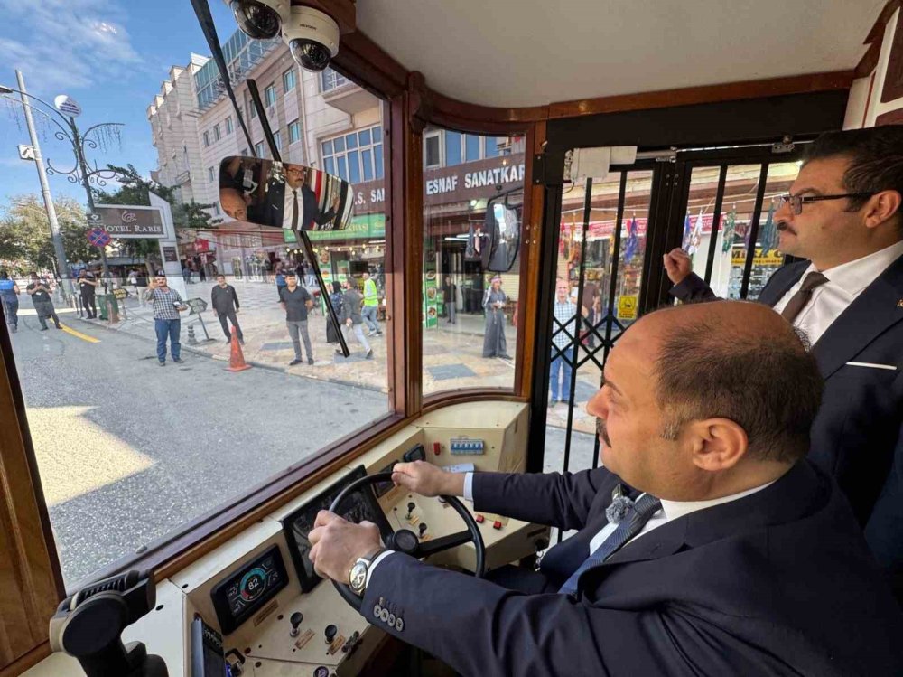 Urfa’da nostaljik tramvay hizmete girdi