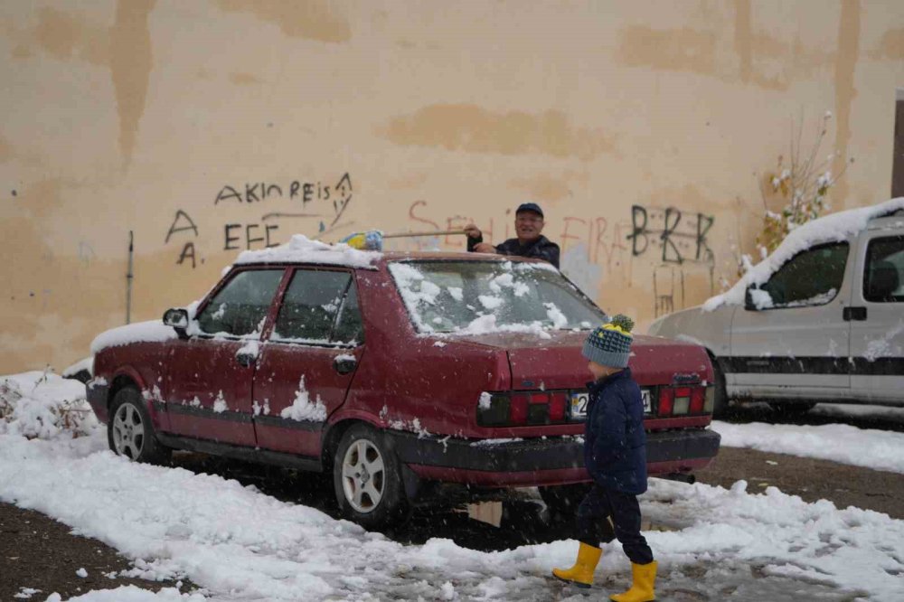 Erzurum güne kar ile uyandı