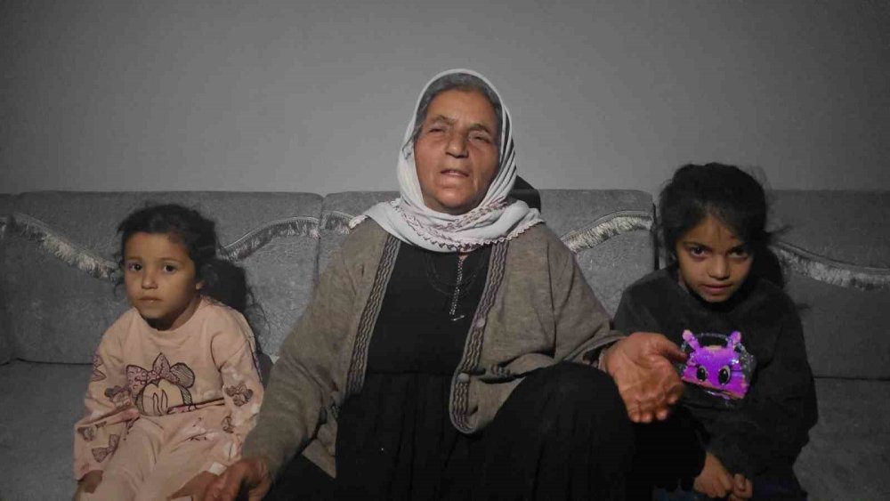 Hakkari’de telefon ışığıyla ders: Akbay ailesi elektrik istiyor