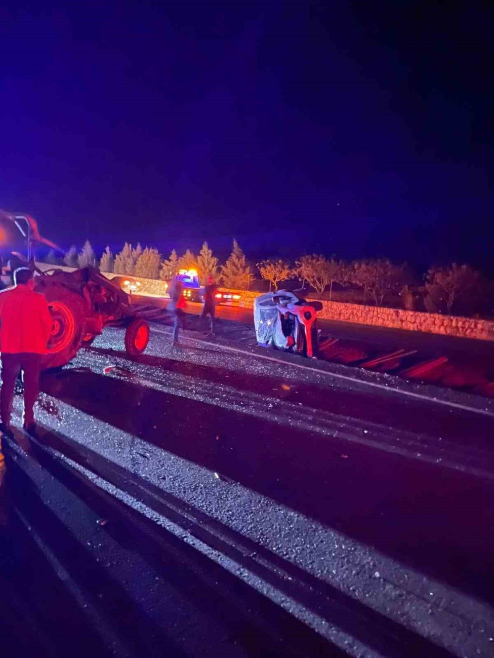 Kurtalan'da hafif ticari araç ile traktör çarpıştı: 2 yaralı