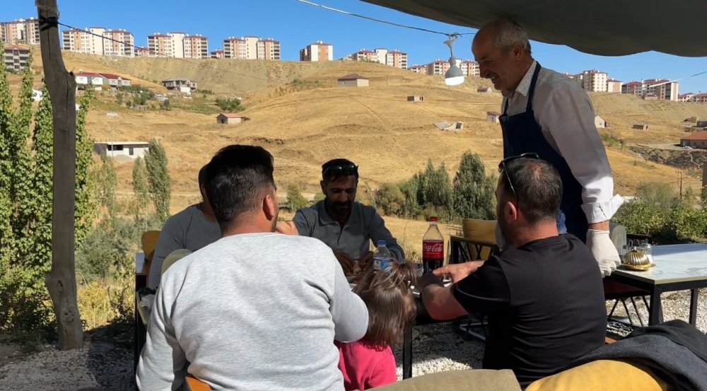 Yüksekovalı Çoruh, evini lokantaya çevirdi