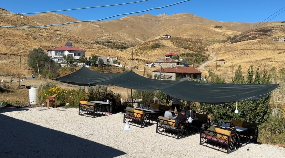 Yüksekovalı Çoruh, evini lokantaya çevirdi