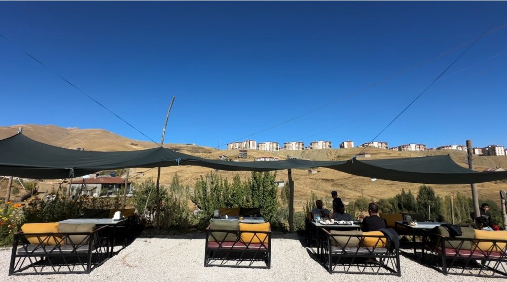 Yüksekovalı Çoruh, evini lokantaya çevirdi