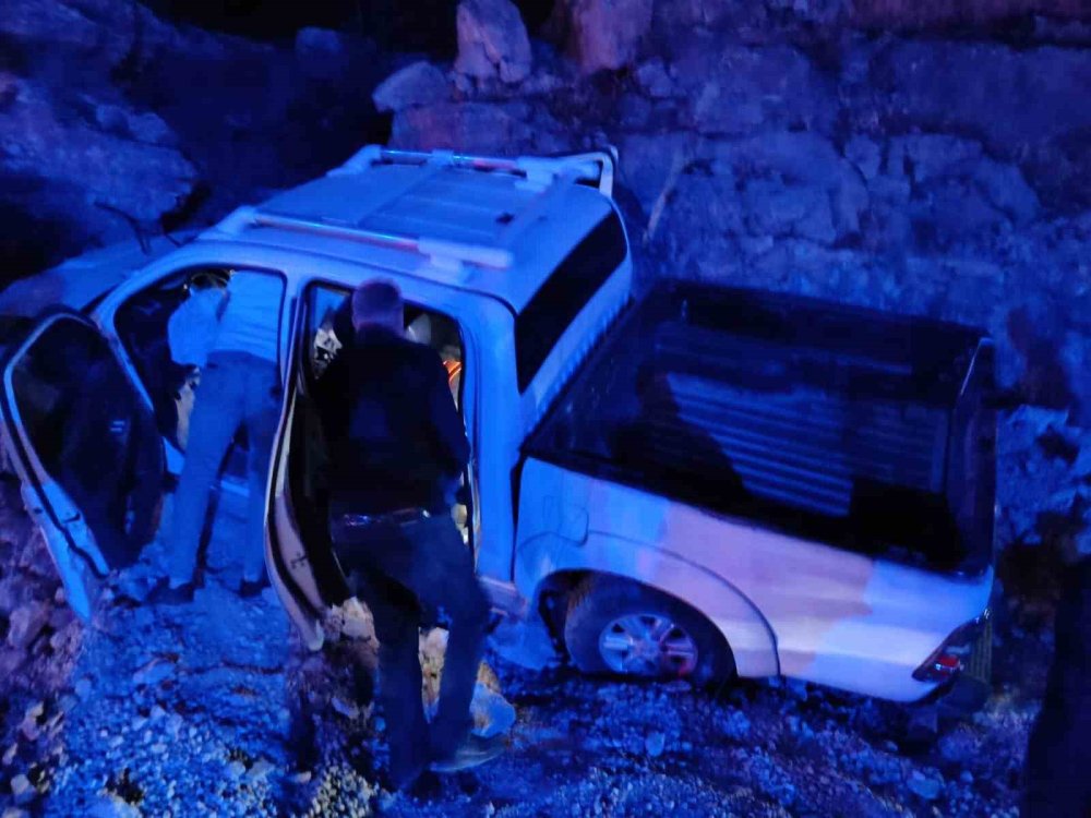 Mardin’de pikap şarampole devrildi: 1 kişi yaralandı