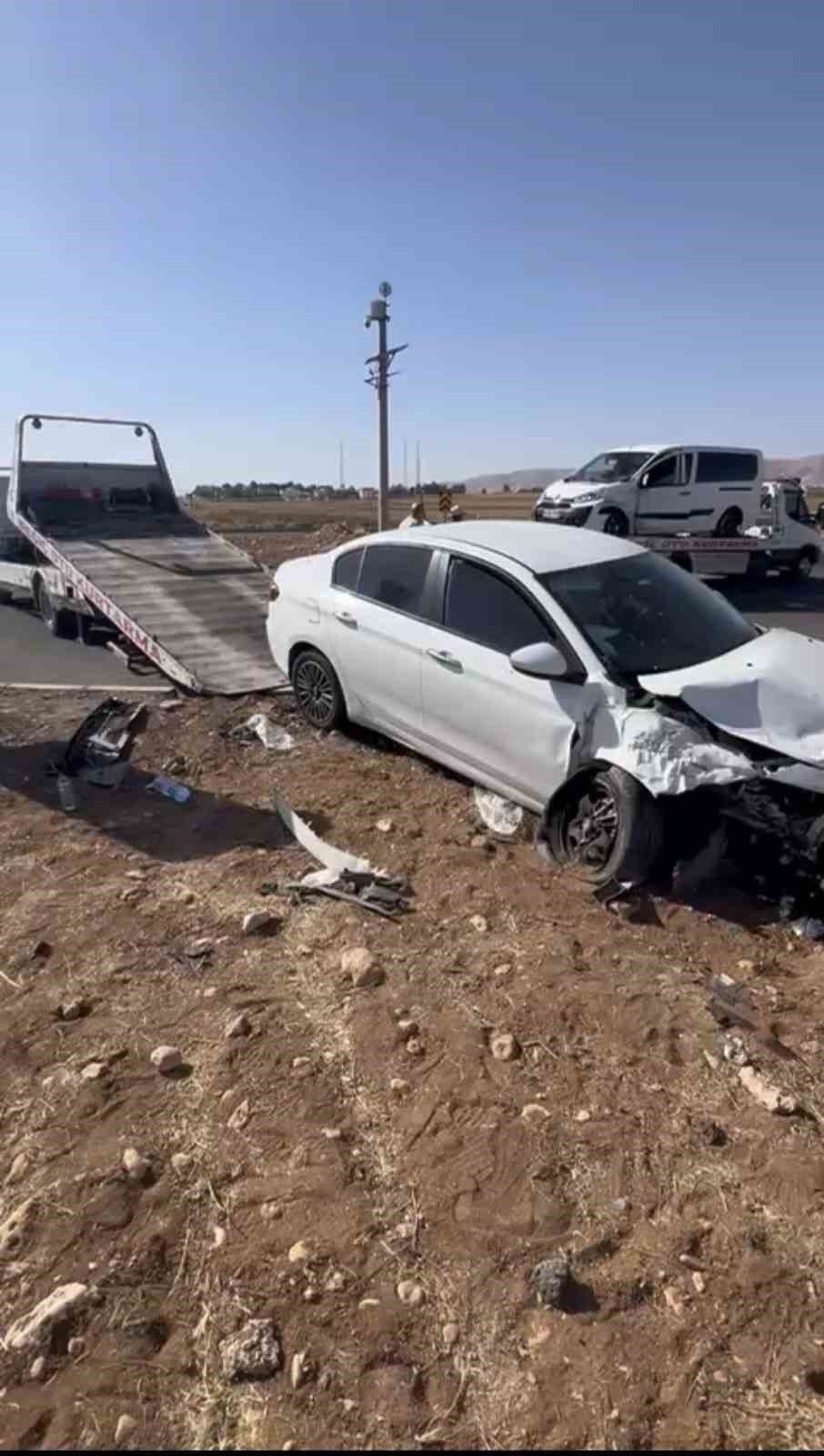 Nusaybin'de otomobil ile hafif ticari araç çarpıştı: 4 yaralı