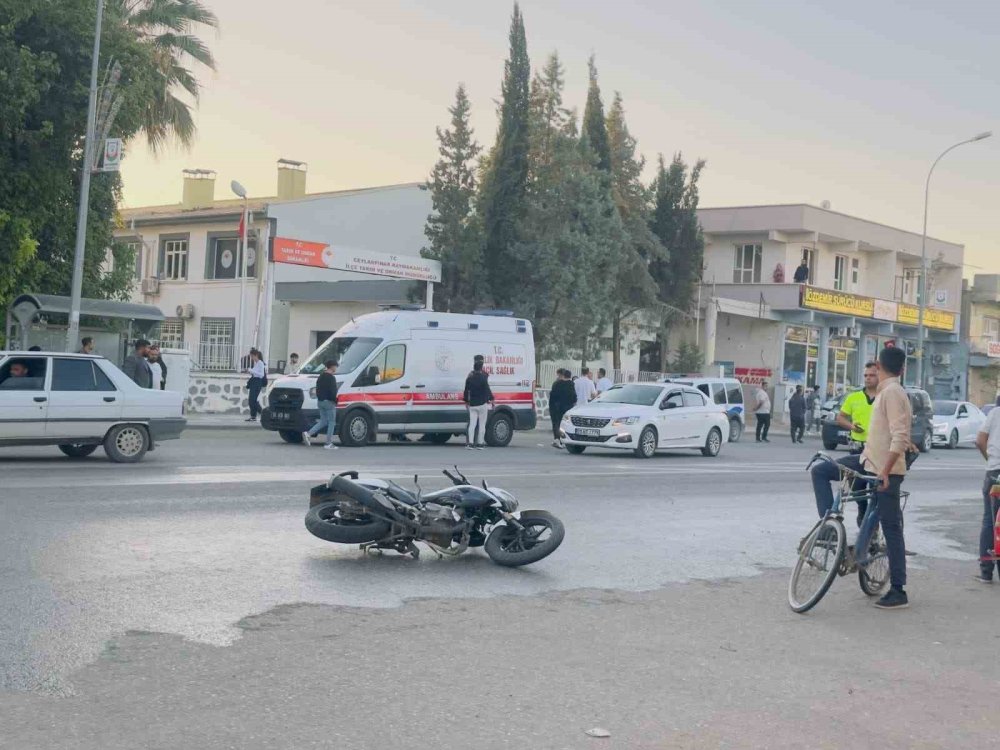Ceylanpınar'da otomobil ile motosiklet çarpıştı: 1 yaralı