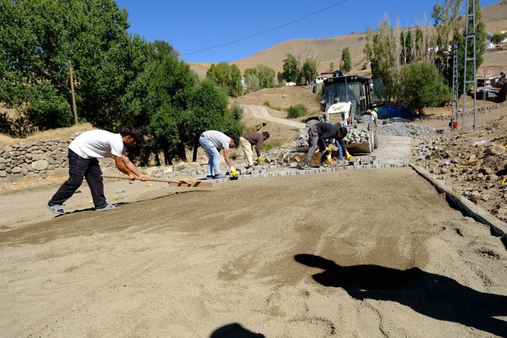 Karlıca ve Bozkaş köy yollarında çalışmalar tamamlandı
