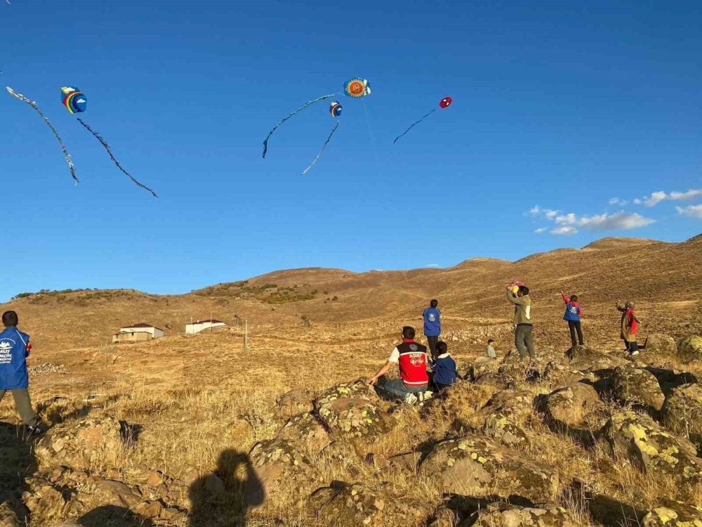 Vartolu çocuklar uçurtma etkinliğinde buluştu