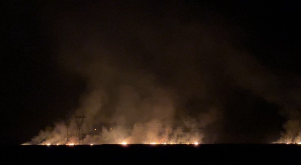 Yüksekova'da kuş cenneti Nehil Sazlığı’ndaki yangın köyleri tehdit ediyor