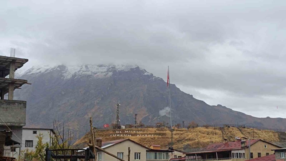 Hakkari ve Çukurca dağları beyaza büründü