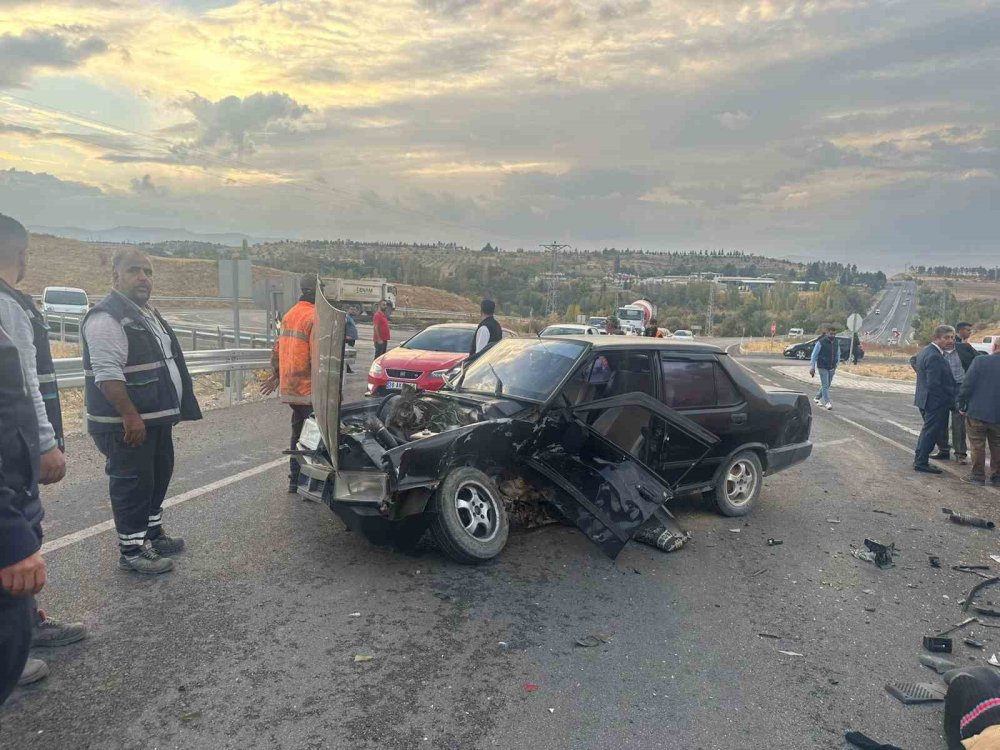 Malatya’da iki aracın çarpıştı kaza: 3 kişi yaralandı