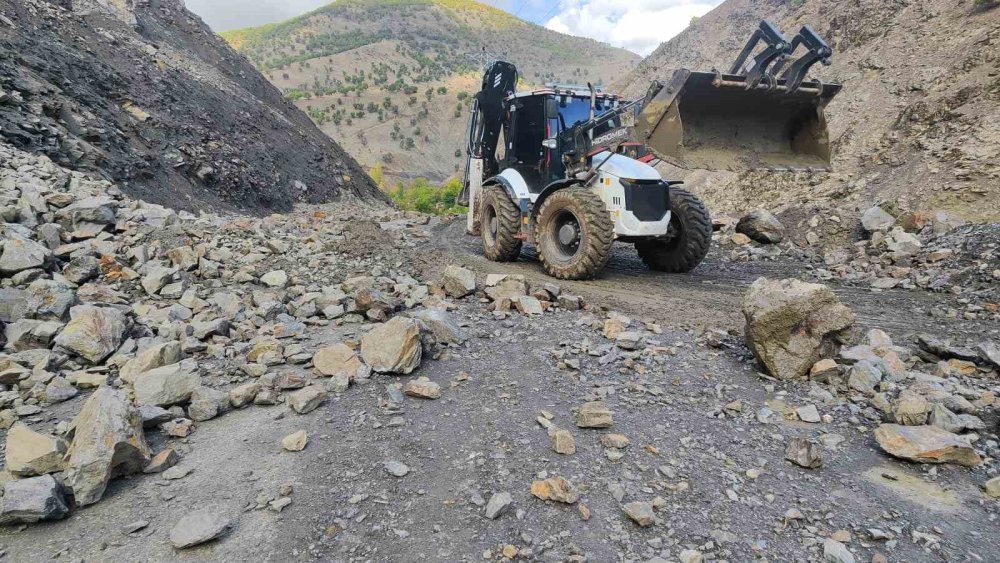 Batman’da heyelanın izleri siliniyor