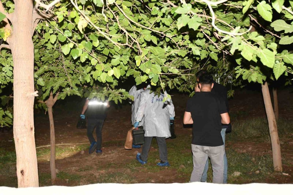 Cami bahçesinde gömülü bulunan bebeğin sırrı çözülüyor