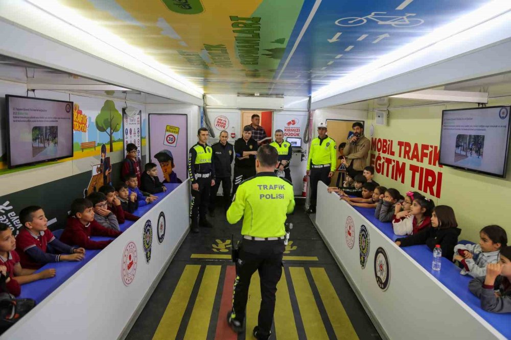 Muş’ta 605 öğrenciye uygulamalı trafik eğitimi verildi