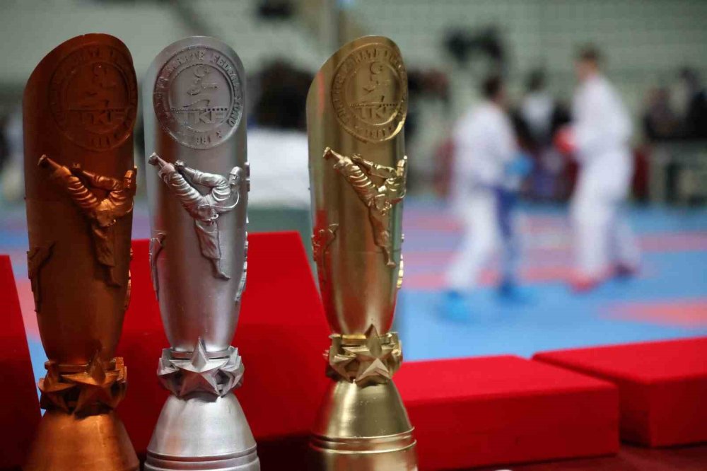 1200 sporcu Elazığ’da karate için buluştu