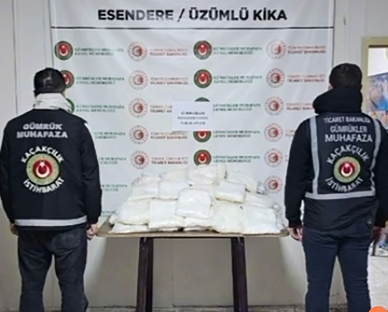 Çukurca'da uyuşturucu operasyonu: Lüks otomobilde 60 kilogram metamfetamin ele geçirildi