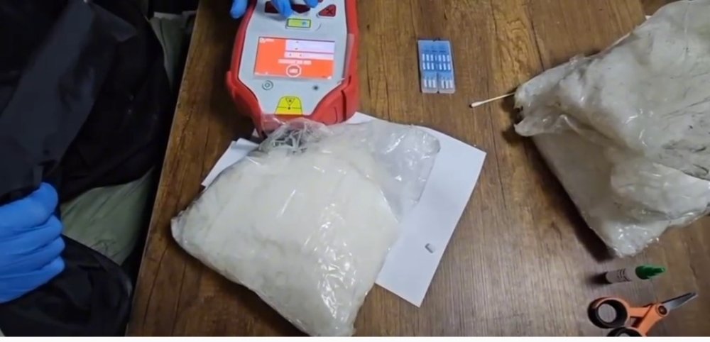 Çukurca'da uyuşturucu operasyonu: Lüks otomobilde 60 kilogram metamfetamin ele geçirildi