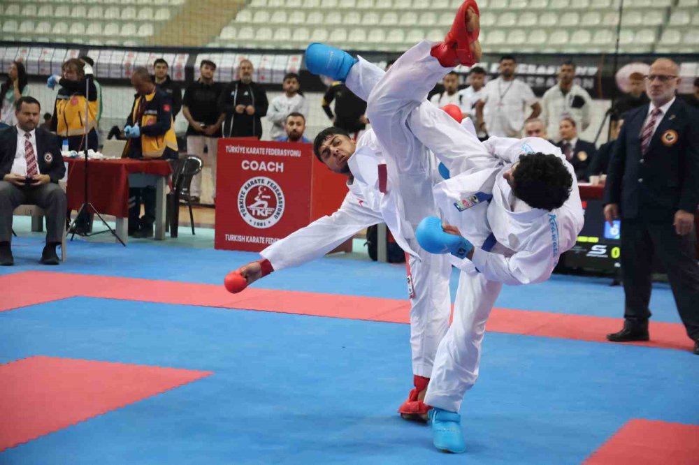Elazığ’da binin üzerinde karate sporcusu, Milli Takım’a seçilmek için ter döküyor