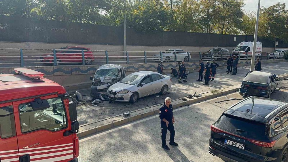 Elazığ’da zincirleme trafik kazası: 1 ölü, 4 yaralı