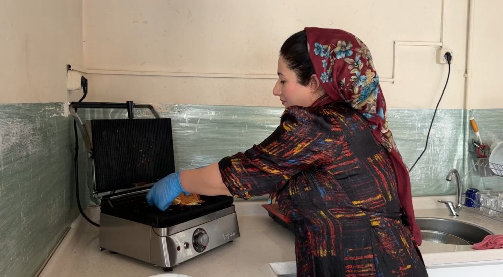 5 yıldır tek başına 800 öğrenciye bakıyor