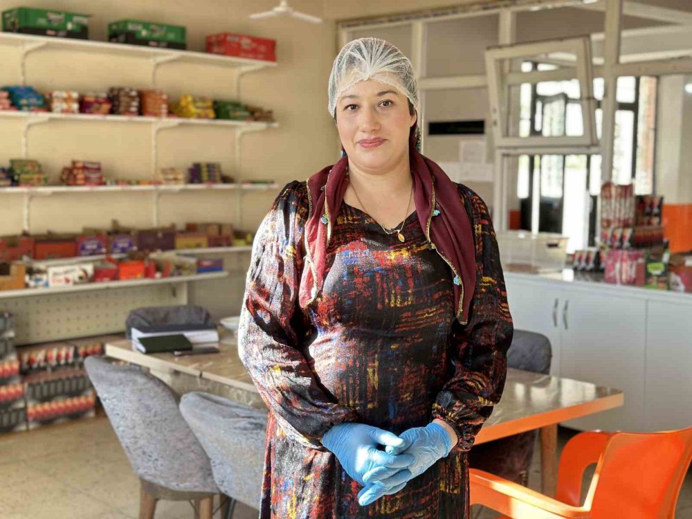 5 yıldır tek başına 800 öğrenciye bakıyor