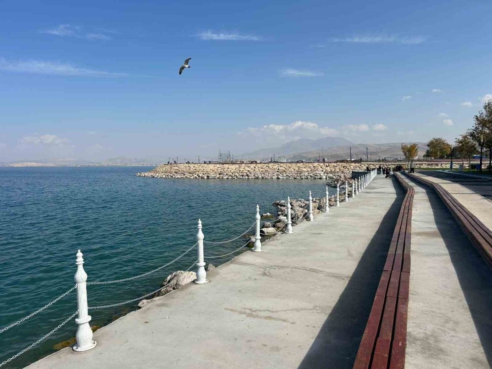 Akdeniz iklimi Van Gölü Havzası’nı etkisi altına alıyor