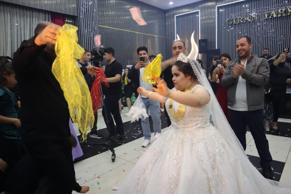 Babası vasiyet etti, down sendromlu gencin gelinlik hayali gerçek oldu