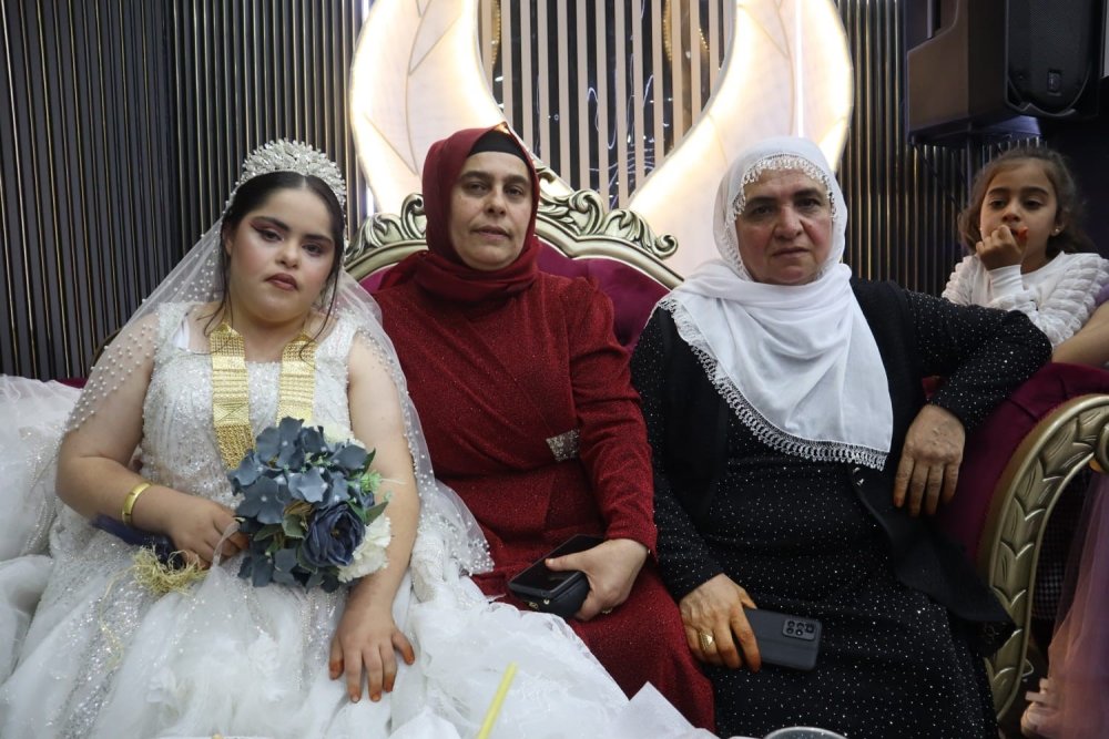 Babası vasiyet etti, down sendromlu gencin gelinlik hayali gerçek oldu
