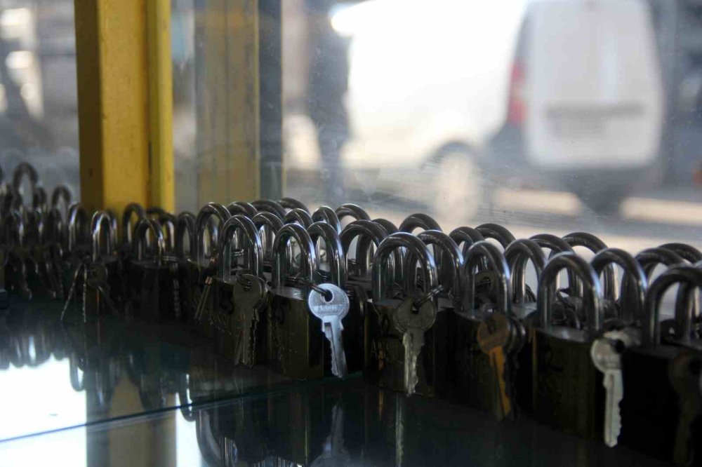 Çilingirlik zamana direniyor