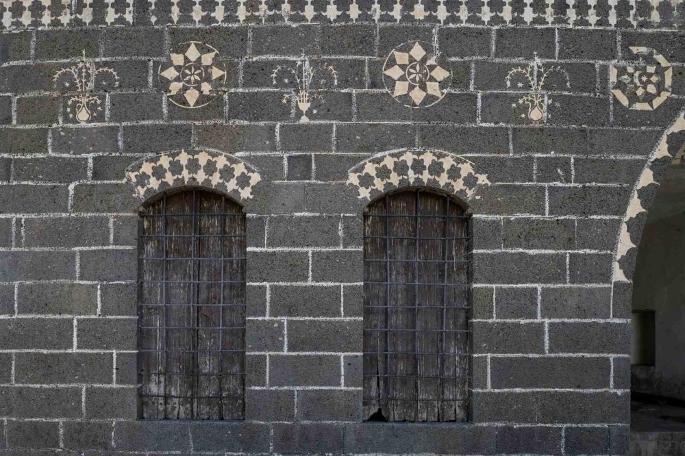 Diyarbakır’ın köşkleri sanatçılar tarafından fotoğraflanarak kayıt altına alındı