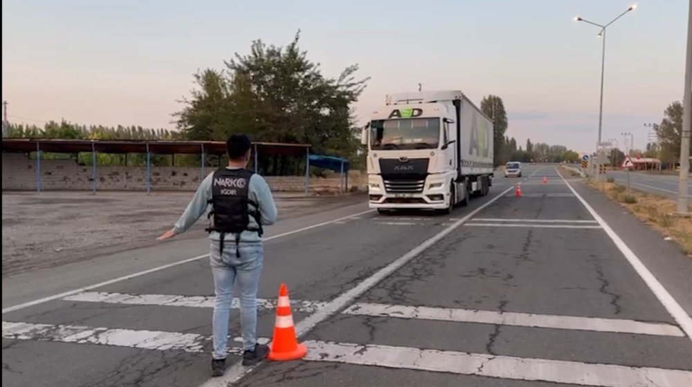 Iğdır’da kaçakçılık ve dolandırıcılık operasyonları: Çok sayıda kaçak ürün ele geçirildi, 4 şüpheli yakalandı