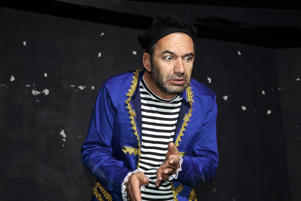 Vanlı tiyatrocu Saydut, tek kişilik oyunu ile İran’da başarı belgesi aldı