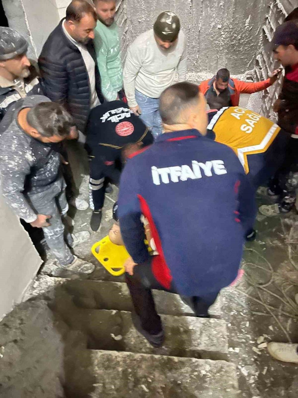 Iğdır’da asansör boşluğuna düşen 2 işçi yaralandı