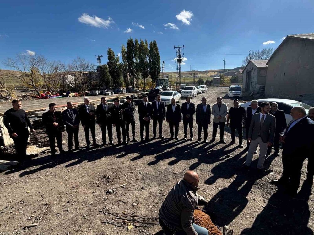 Tutak’ta hayvan pazarının temeli atıldı