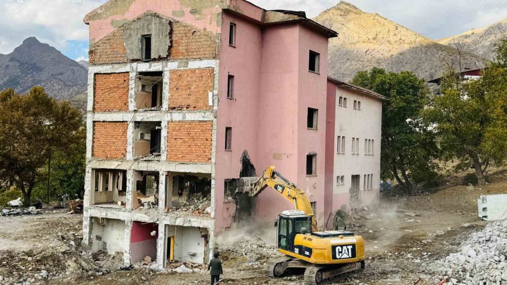 Beytüşşebap’da eski kamu kurumu binalarının yerine yenileri yapılıyor