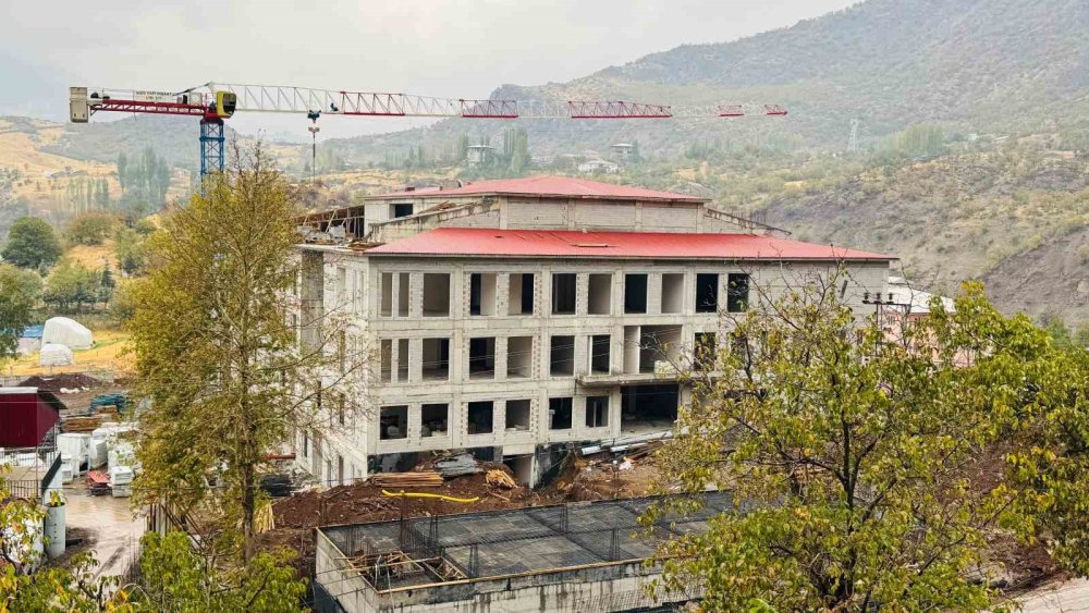 Beytüşşebap’da eski kamu kurumu binalarının yerine yenileri yapılıyor