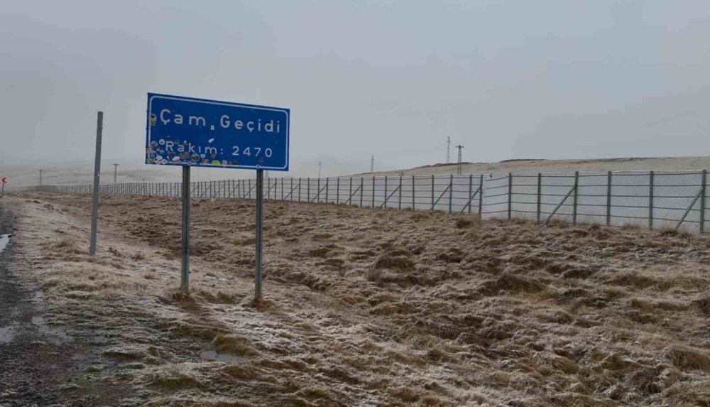 Sahara Geçidi’nde kar yağışı başladı