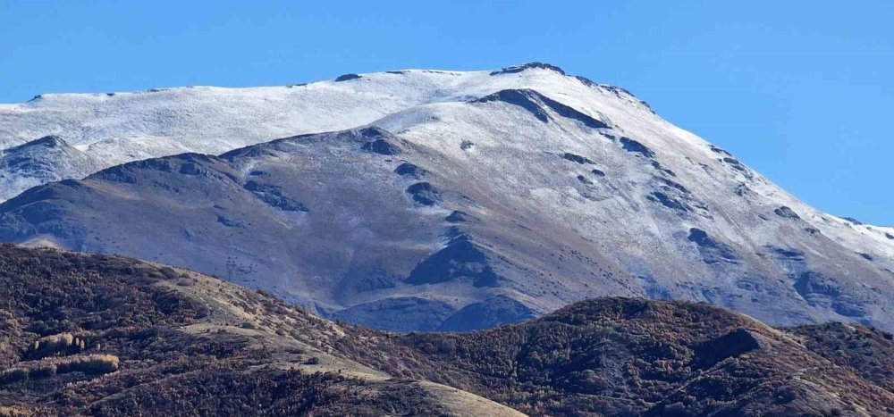 Tatvan’ın yüksek kesimleri beyaza büründü