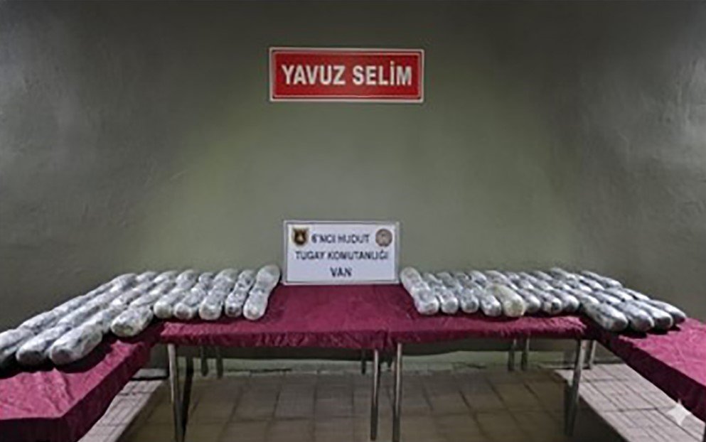 Hakkari ve Van'da 102 kilo 429 gram uyuşturucu ele geçirildi