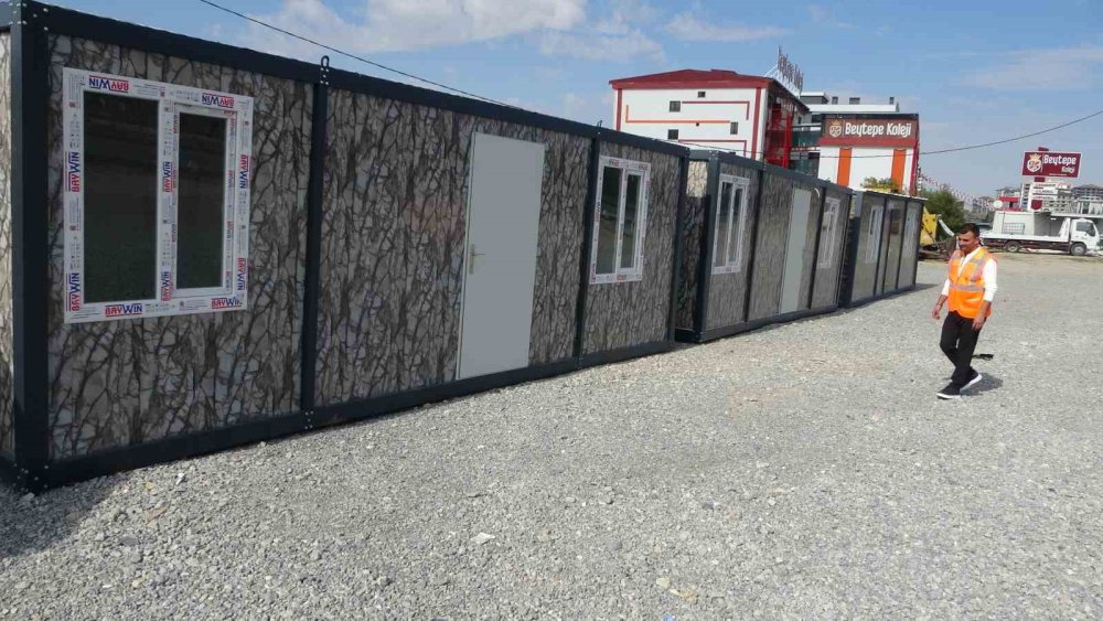 Barınmak için arıyordu, kendi işini kurdu