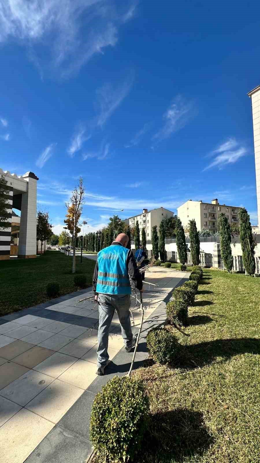 Diyarbakır'da hükümlüler külliyenin bakımını gerçekleştirdi