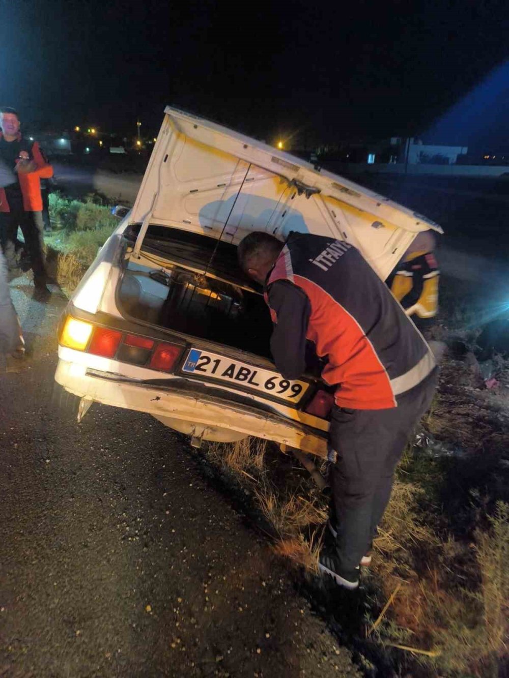 Kızıltepe'de devrilen otomobildeki 3 kişi yaralandı