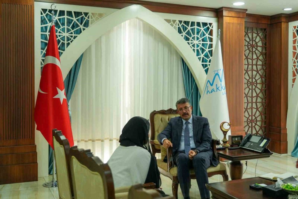 Vali Çelik vatandaşlarıyla bizzat ilgileniyor