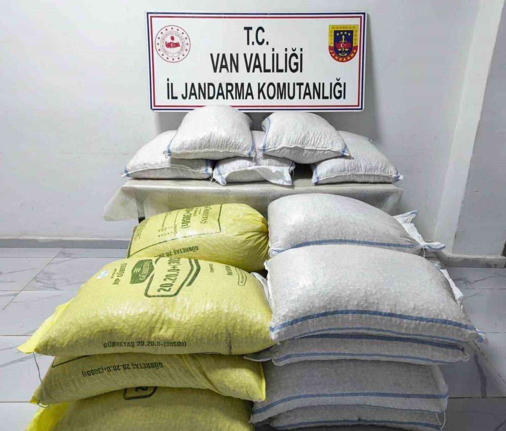Van’da gümrük kaçakçılığı operasyonu: Kaçak sigara ve malzemeler yakalandı