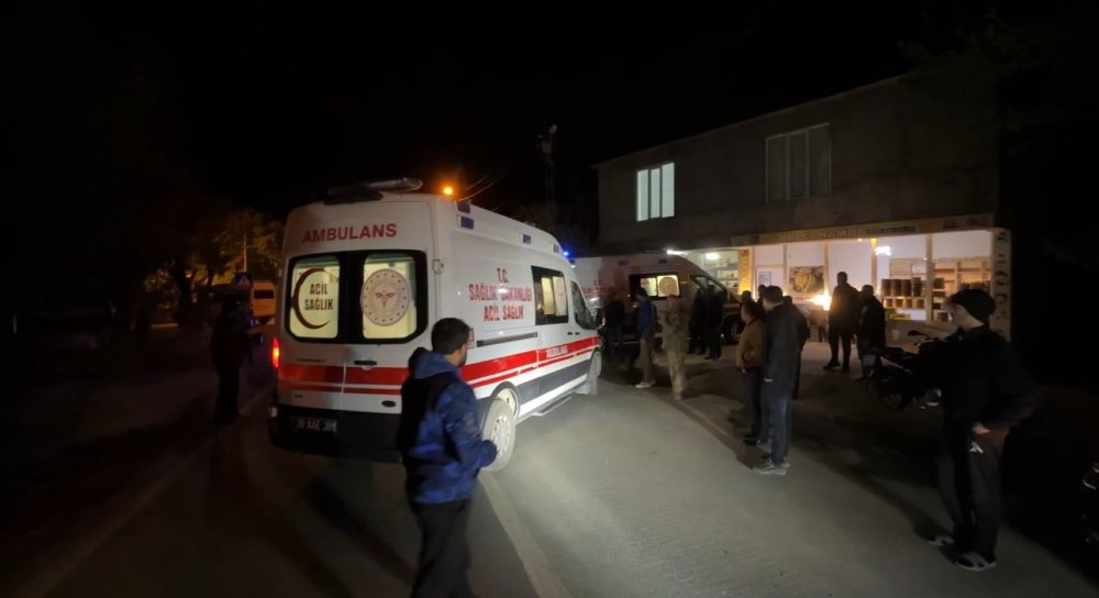 Hakkari’de otomobil dereye uçtu: 2 yaralı