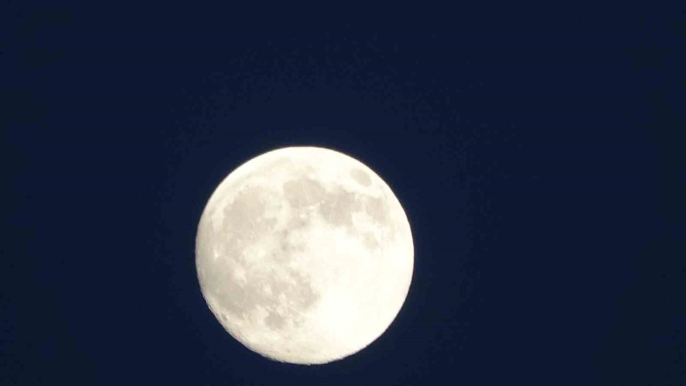 Van’da eş zamanlı güzellik: Ay doğarken güneş battı